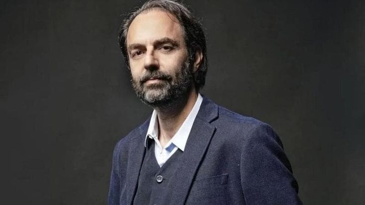 Neri Marcorè: “Mia madre cantava e cuciva tomaie, fu lei a capire che avevo talento”