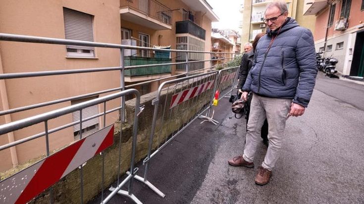 Muraglioni rattoppati nella città che si sgretola, nuova protesta al Lagaccio in via Gaeta