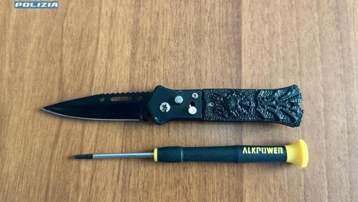 Castel Volturno, quattordicenne accoltella coetaneo a scuola: arrestato