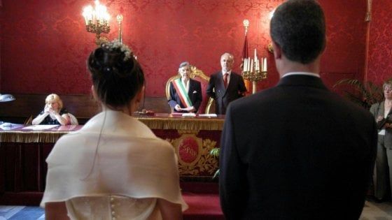 Matrimoni, sorpasso storico: il rito civile supera quello religioso