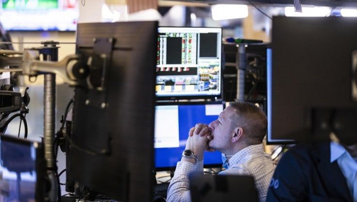 Le Borse di oggi, 7 febbraio. Balzo dello spread, Piazza Affari la peggiore d'Europa (-1%)