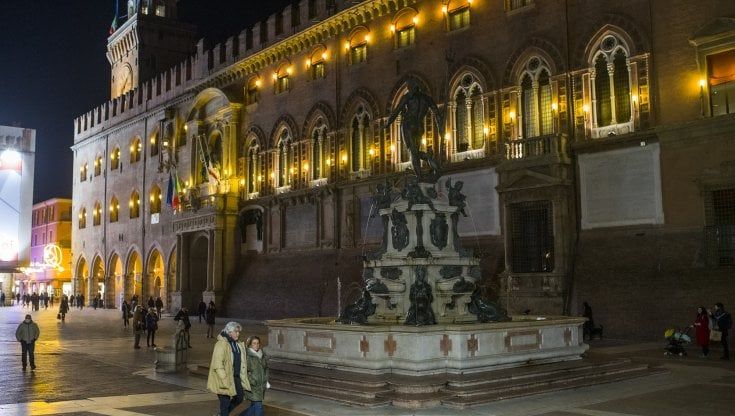 Caro bollette, la voglia di rinascita delle città e la paura del buio in fondo al tunnel