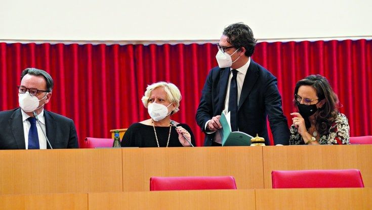 Regione Puglia, una donna e 29 uomini per gruppi e commissioni: la parità di genere è una beffa