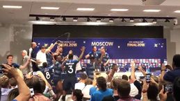 Russia 2018, la conferenza stampa è una festa: la squadra travolge Deschamps