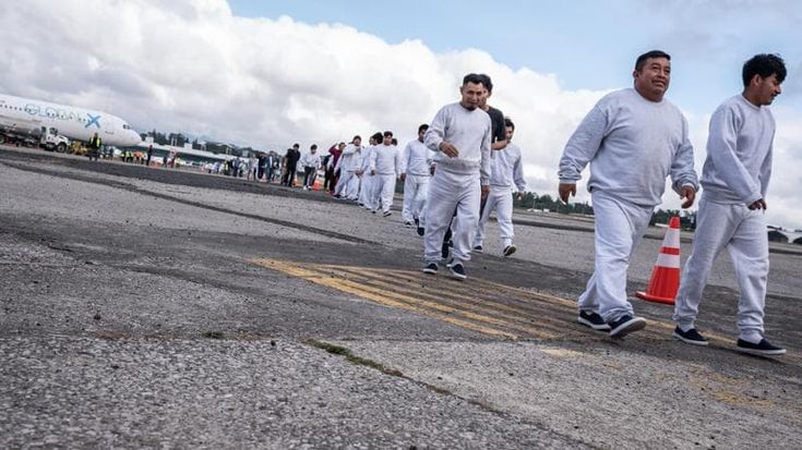 Siamo andati a vedere che fine fanno i migranti espulsi dall’Ice