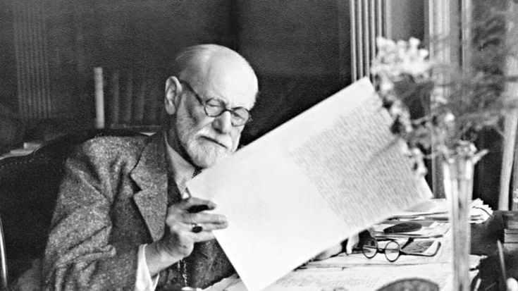 “Freud creò una setta, la psicoanalisi non serve e spesso fa danni: cari colleghi ammettiamolo”