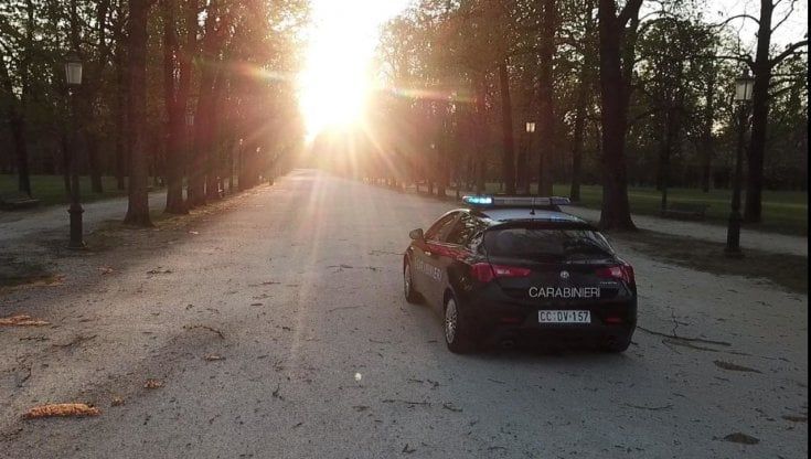 Bande giovanili a Parma, un altro sabato di tensione in centro: un arresto per rapina e lesioni