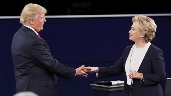 Usa: Trump-Clinton, secondo confronto. Lui: "Bill abusatore di donne". Lei: "Ingerenze russe"