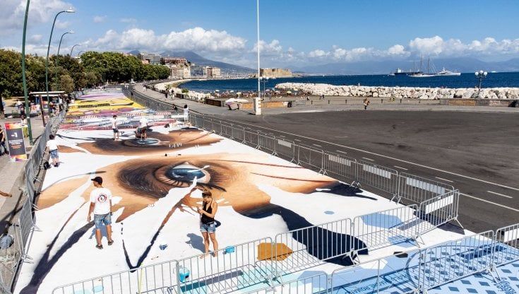 Street art, il mega murale sul Lungomare 'Ridisegnato': Jorit guida otto artisti