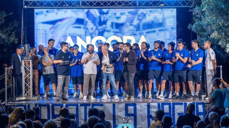 Bonus ai giocatori che prendono voti alti all’università. “Non devono pensare solo al calcio”