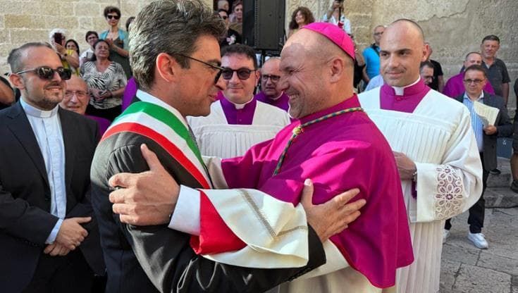 Chi è “don Ben”, nuovo vescovo di Matera. Dal suo impegno per gli ultimi all’amicizia con il papa