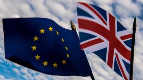 Brexit, l'Inghilterra va avanti: dal 29 marzo il via ufficiale all'iter per l'uscita dalla Ue 