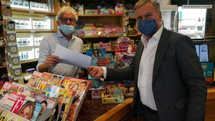 Torino, i certificati del Comune si faranno in  tabaccheria, in banca o al Caf 