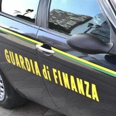 Depositi di droga in tutta Roma e auto con i doppifondi: otto arresti, sequestrati 130 chili di coca