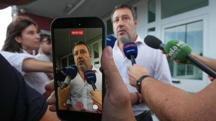 Salvini frena i leghisti ribelli: “No a congressi e nuovo statuto”