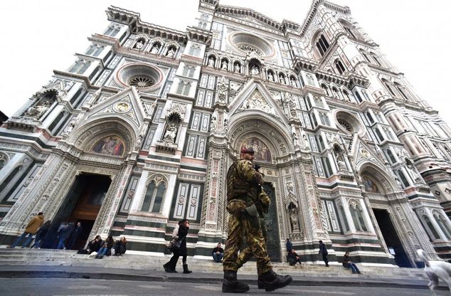 Firenze misure anti-terrorismo, altri venti militari per proteggere i luoghi del centro