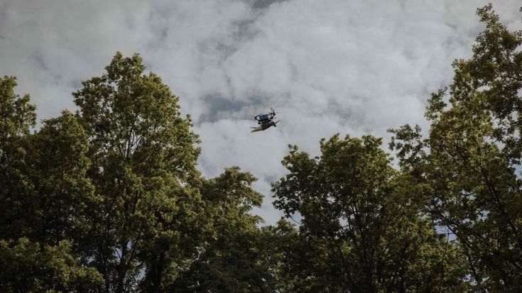 In fuga con i civili ucraini nei villaggi attorno a Kharkiv bersagliati dai droni russi