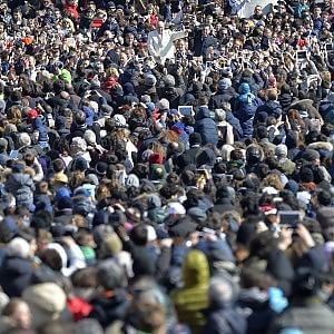 Comunione e Liberazione all'udienza col Papa: migliaia in piazza San Pietro