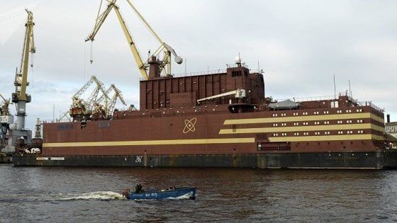 La centrale nucleare russa galleggiante che spaventa gli ambientalisti  