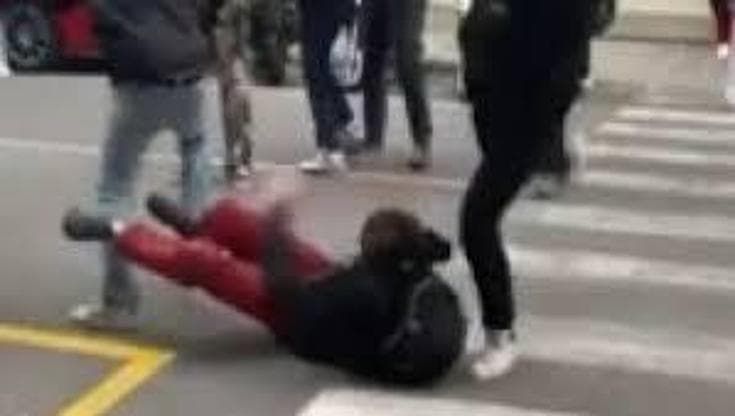 Aggressione al Michelangiolo, il giudice: «Scambio di colpi reciproco per motivi politici»