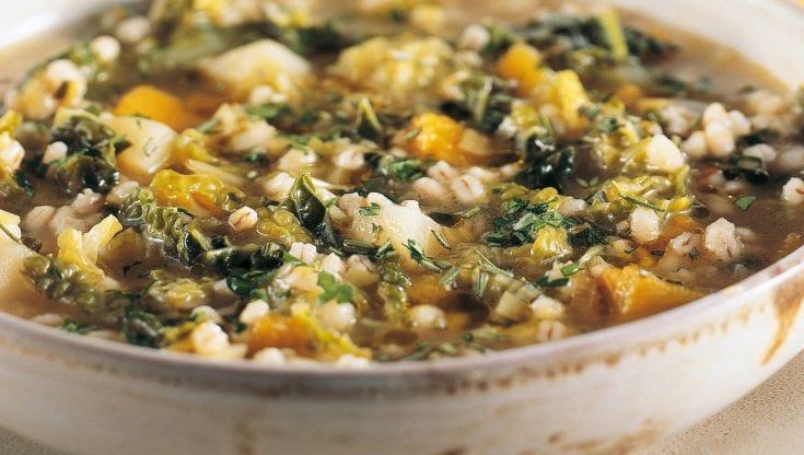 Zuppa di orzo, zucca e verza