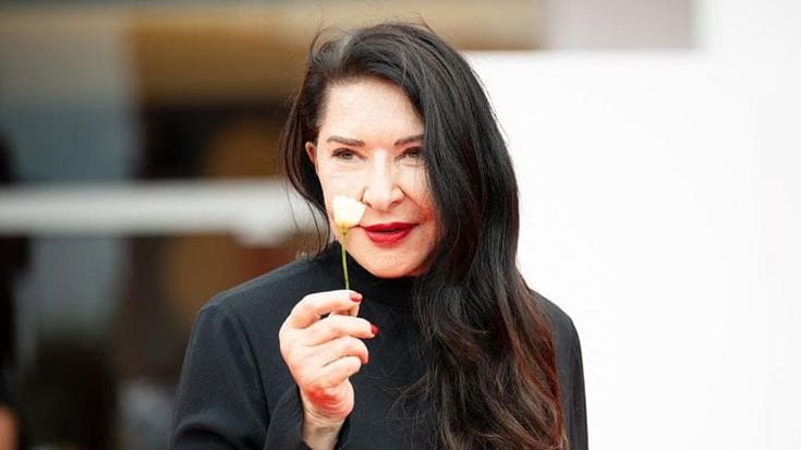Marina Abramović’s “love letter” to Rome: a gilded bronze donkey