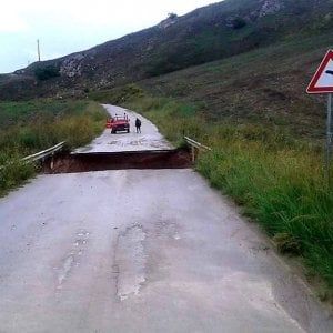 Cede la strada provinciale, Mussomeli isolata