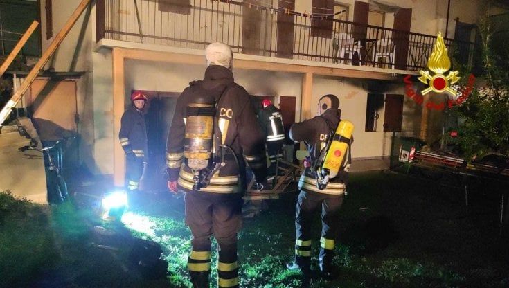 Incendio in una villetta a Villardora, salvati tutti: una coppia, tre cani e un gatto 