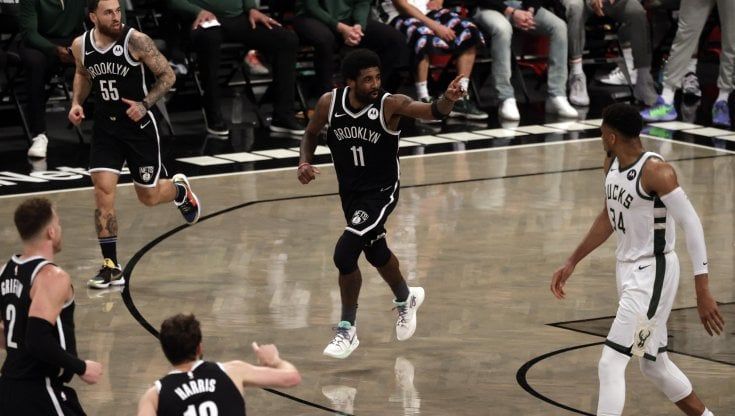 Basket, playoff Nba: Brooklyn batte Milwaukee ma perde Harden