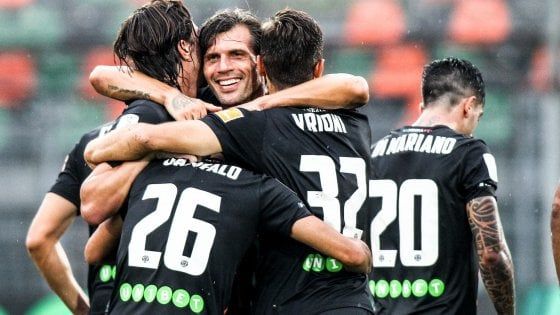 Serie B, il Brescia manca la vetta: 4-4 con lo Spezia. Pari Pescara, Venezia batte Padova