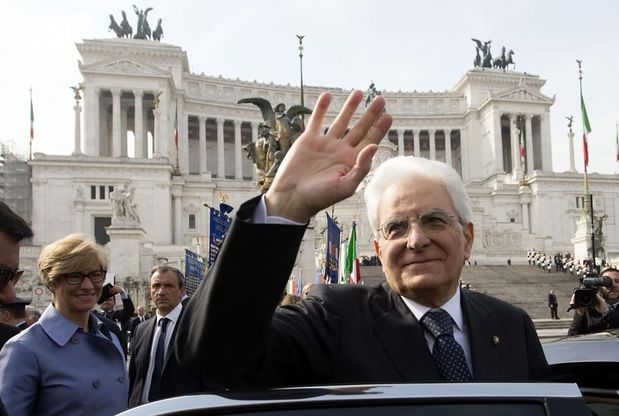 25 aprile, l'omaggio di Mattarella e Renzi al Vittoriano