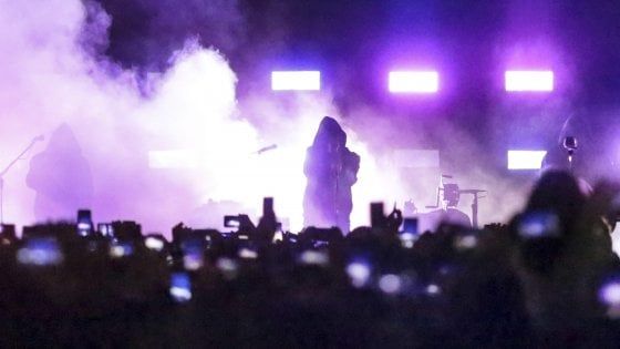 Milano aspetta Liberato: il rapper senza volto stasera in concerto alla Barona
