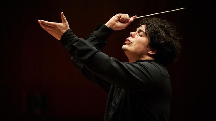 Andrea Battistoni: “Tutto esaurito per la Tosca di Puccini che guarda già al Novecento”