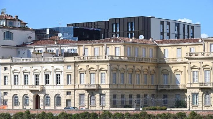 Firenze: caserme, teatri e uffici dall’abbandono alla rinascita. Ma per i ricchi, non per residenti