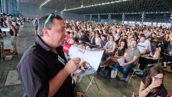 Genova, in 12 mila per 200 posti da infermiere. "Il nostro è un viaggio della speranza"