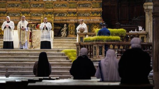 Napoli, il cardinale Sepe: "Cristo vive nei medici e in chi si dona al prossimo bisognoso"