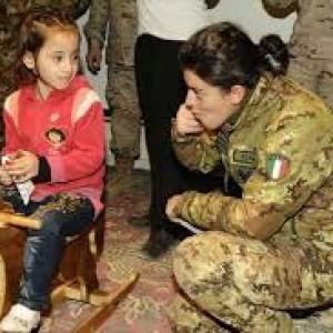 Afghanistan, militari italiani consegnano un mammografo all'ospedale di Herat