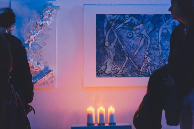 Candele, ombre e atmosfera: a Ischia la fuga in Egitto è suggestione
