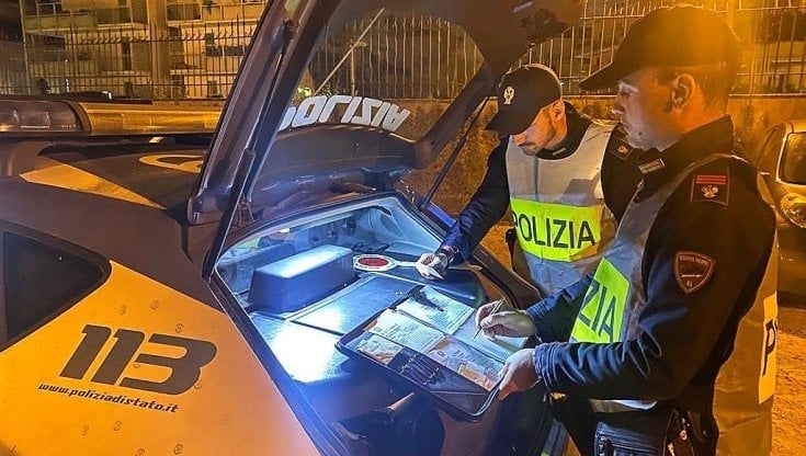 Guida ubriaco con la patente del suo capo, entrambi denunciati