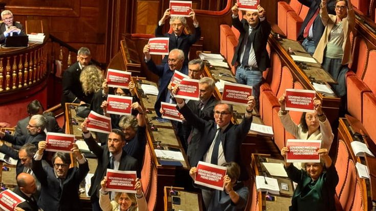 Dl sicurezza, approvato in Senato. Frizioni nella maggioranza, opposizioni protestano: zero diritti