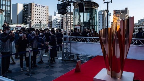 Giappone, in 55mila senza paura: a Sendai per la fiamma olimpica