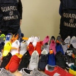 Meno falsi in Europa, ma l’Italia è un’eccezione. Scarpe e vestiti i più copiati