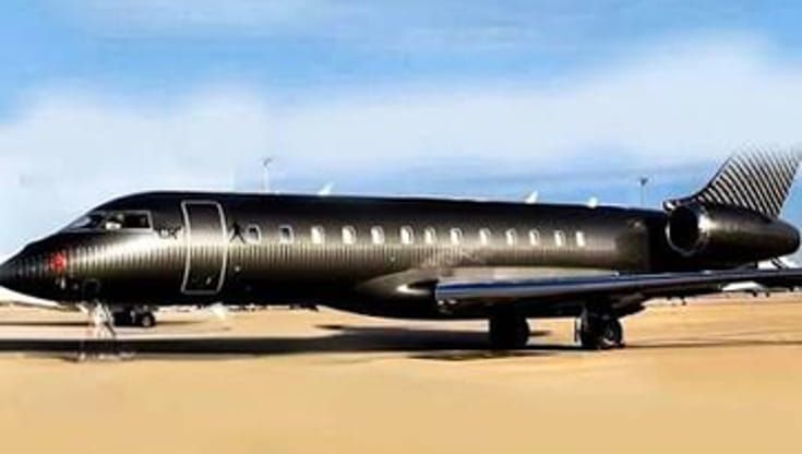 Ronaldo evita i tifosi e vola via con l’aereo privato (griffato CR7) da 80 milioni di dollari