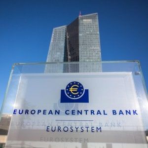 Bce: "Possibile ripresa oltre le attese, Qe ancora necessario"