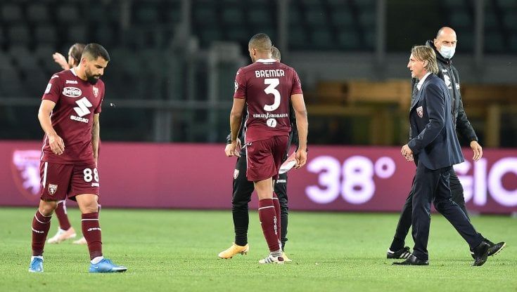 Toro, l'ira di Sirigu sui compagni: "Ma vi divertite a fare queste figuracce?"