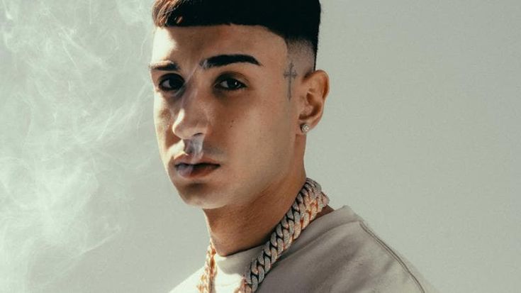 La coscienza di Capo Plaza: “Canto l’altra faccia del successo, anche ai rapper serve un aiuto”