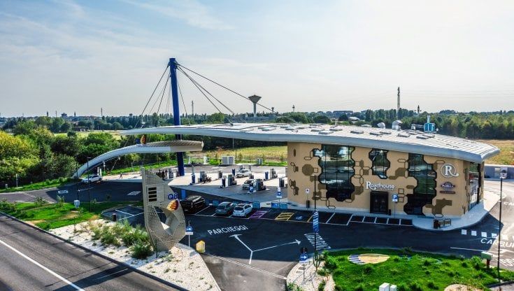 Un hub per il rifornimento: dalla benzina all'elettricità tutto in una stazione