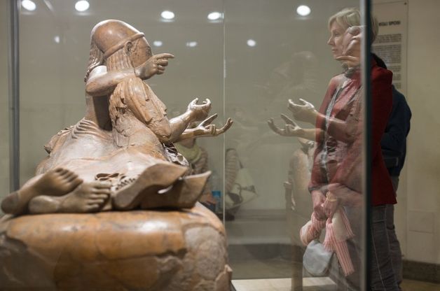 Il teatro dell'arte di Roberto Cotroneo: quando il pubblico di una mostra diventa protagonista