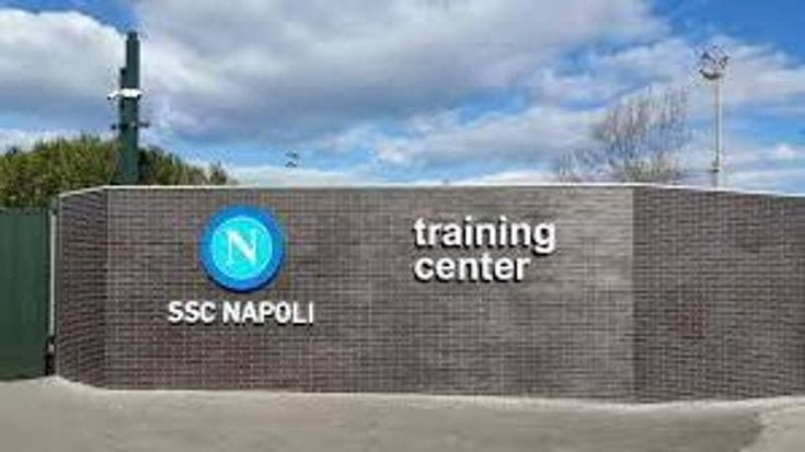 Castel Volturno, sprint per il centro sportivo, De Laurentiis rientra dagli Usa per trattare