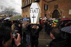 Ultimo giorno di lavoro alla Fiat<br />chiude l'impianto di Termini Imerese